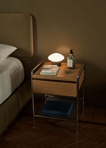 Mist bordlampe som nattbordslampe
